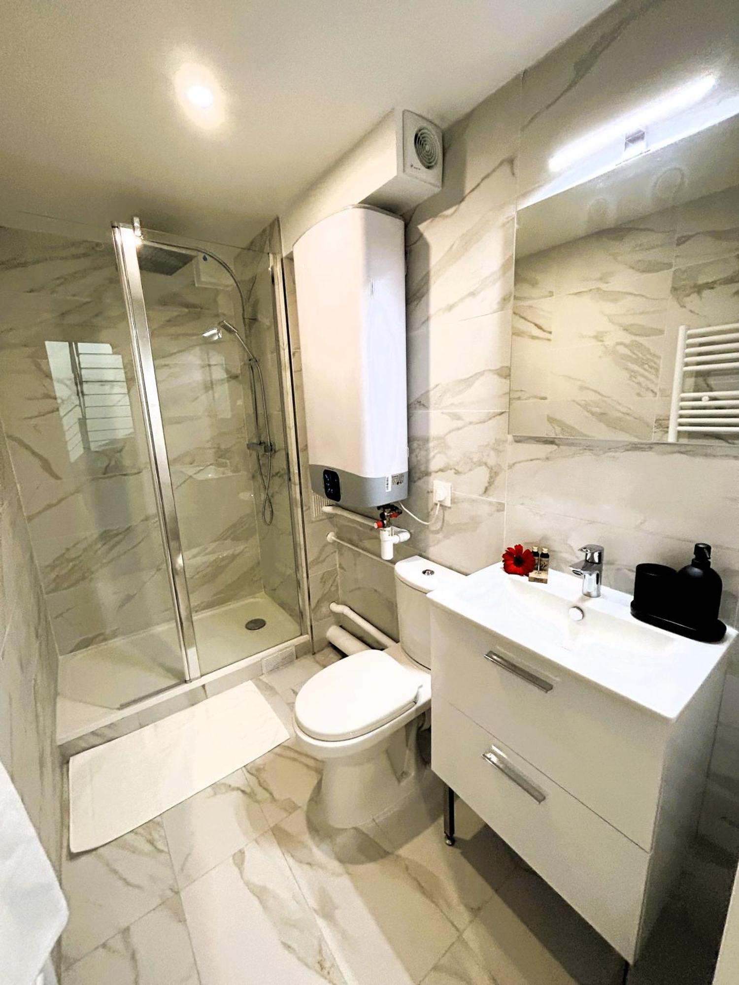 La Maison Hugo Монтрей Екстериор снимка